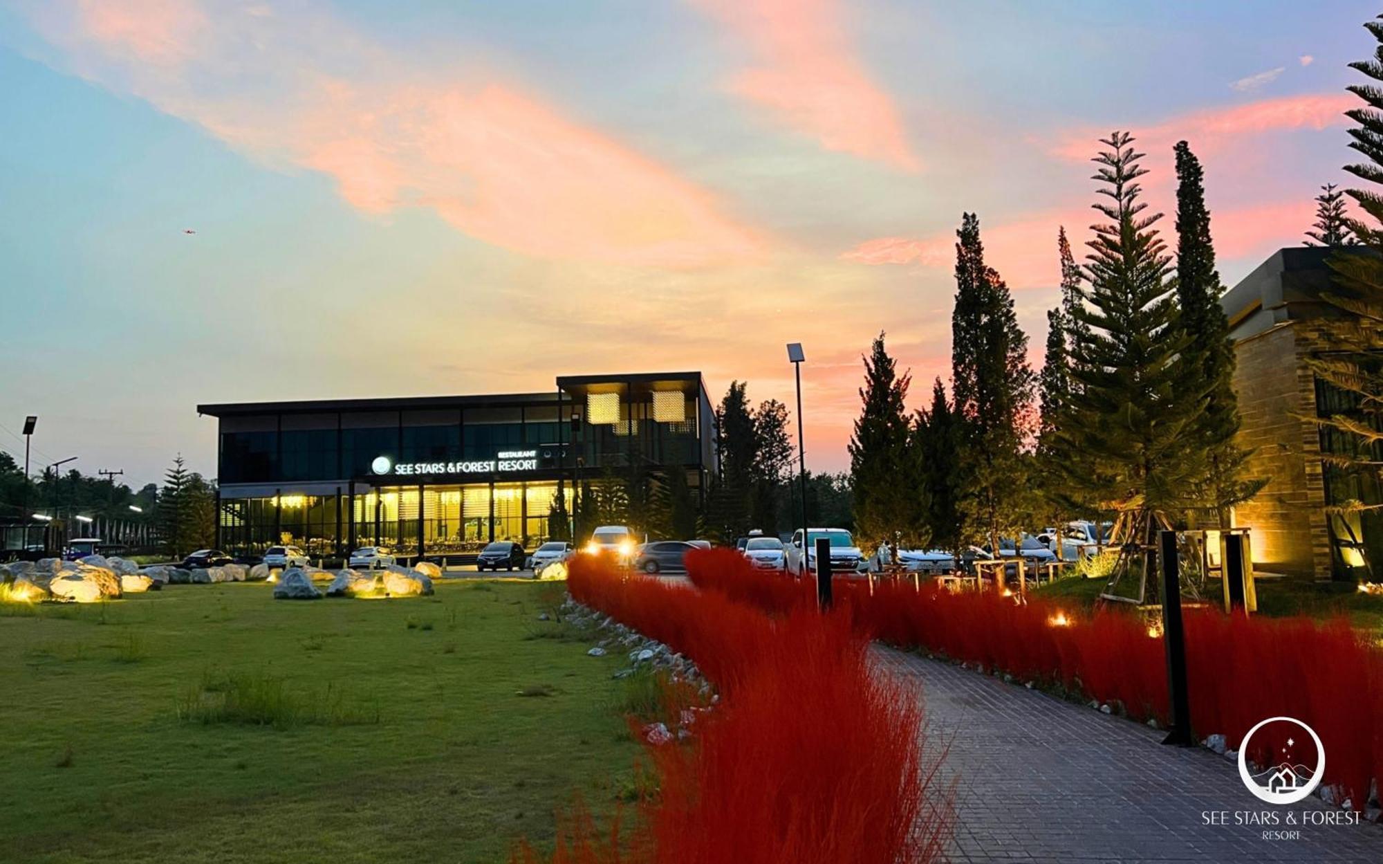 See Stars & Forest Resort Amphoe Sawang Daen Din Luaran gambar