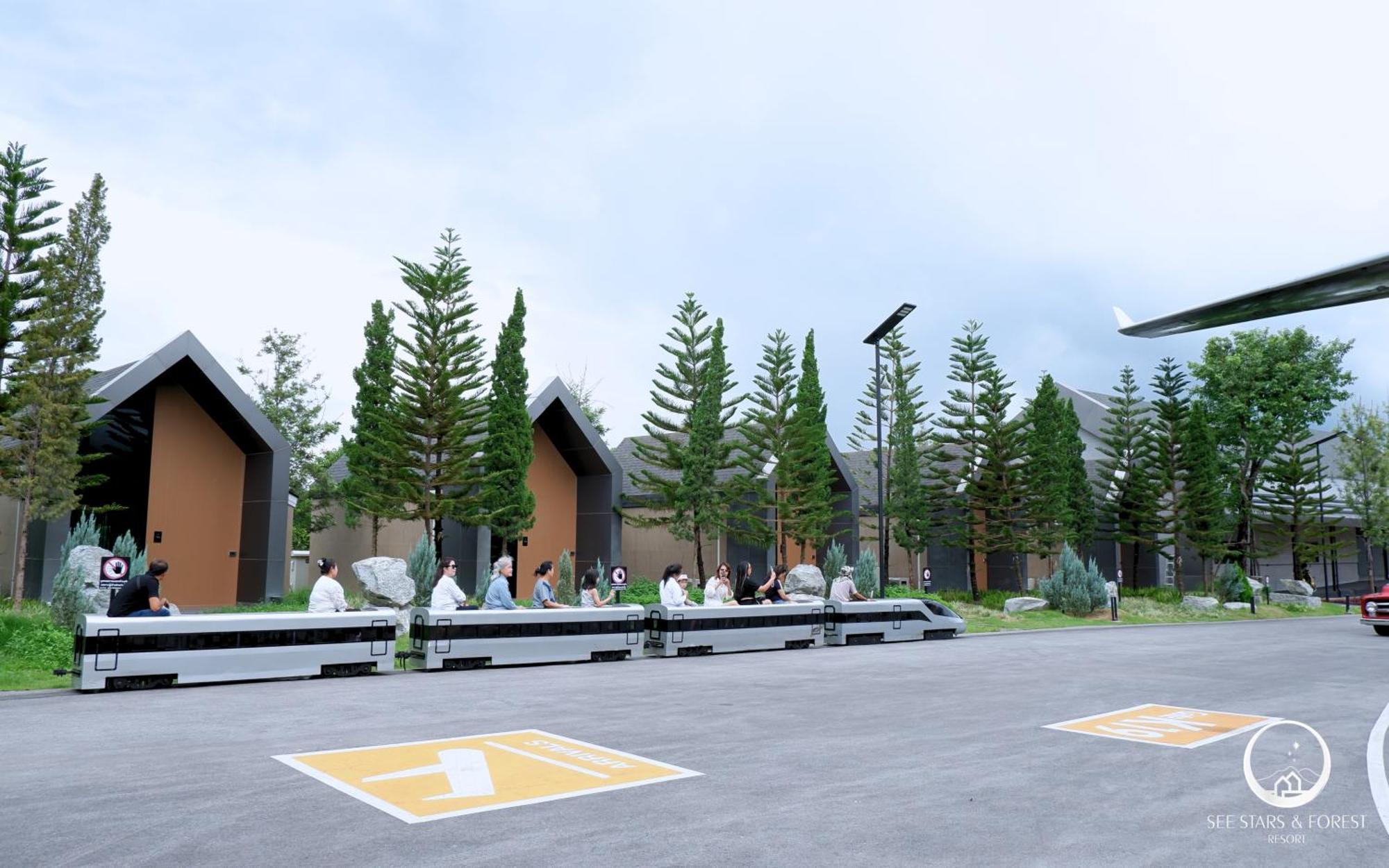 See Stars & Forest Resort Amphoe Sawang Daen Din Luaran gambar