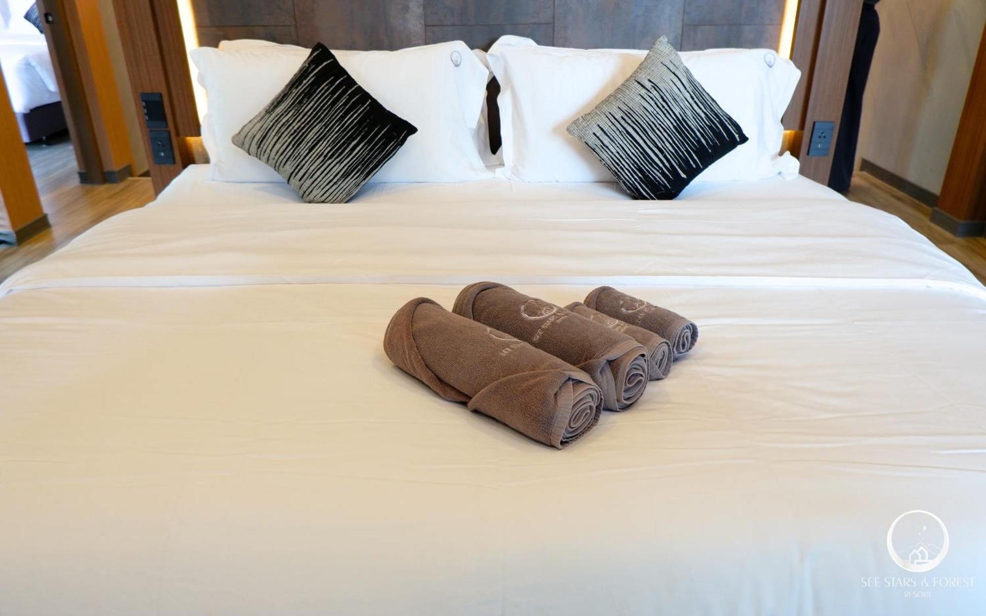 See Stars & Forest Resort Amphoe Sawang Daen Din Luaran gambar