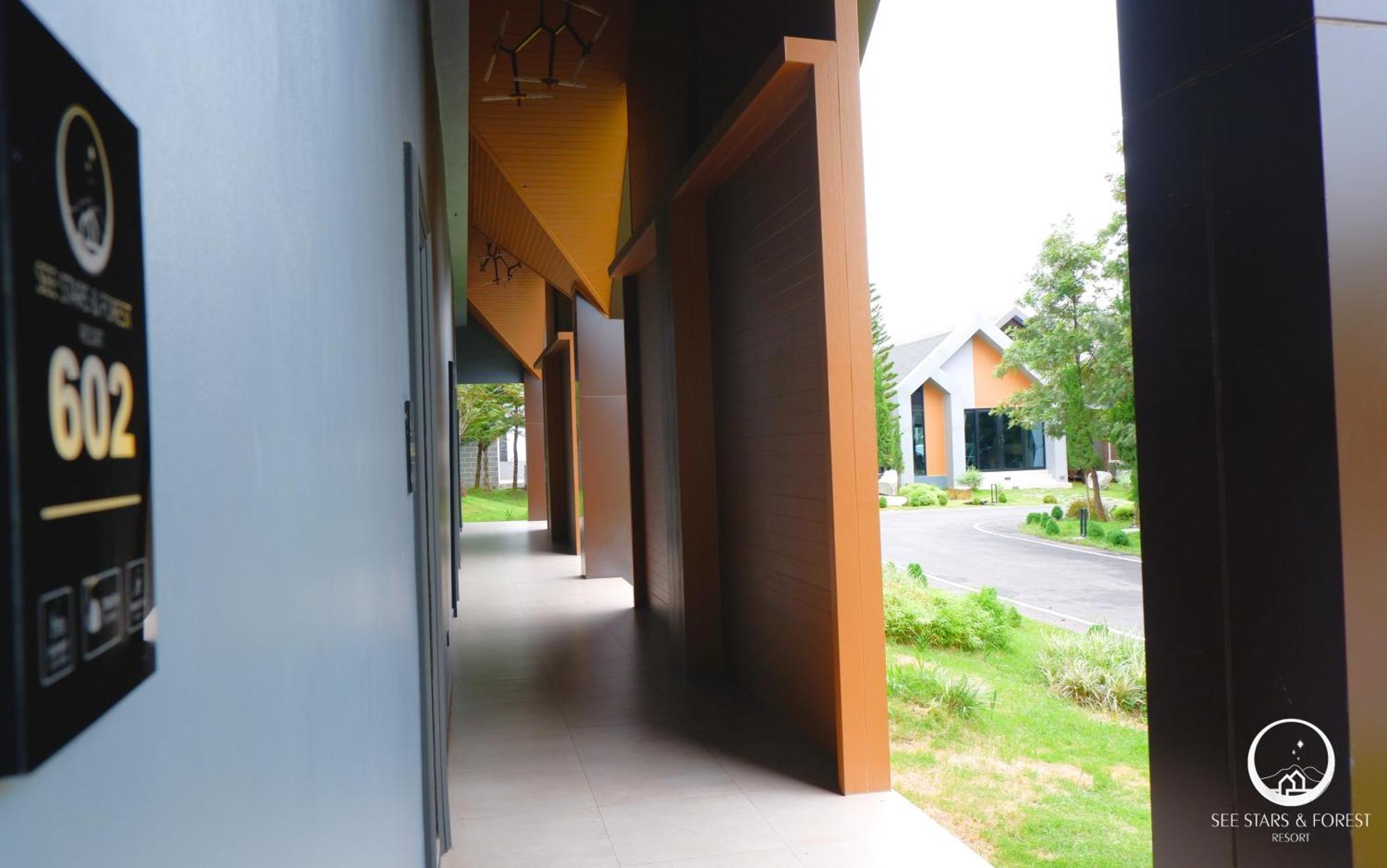 See Stars & Forest Resort Amphoe Sawang Daen Din Luaran gambar